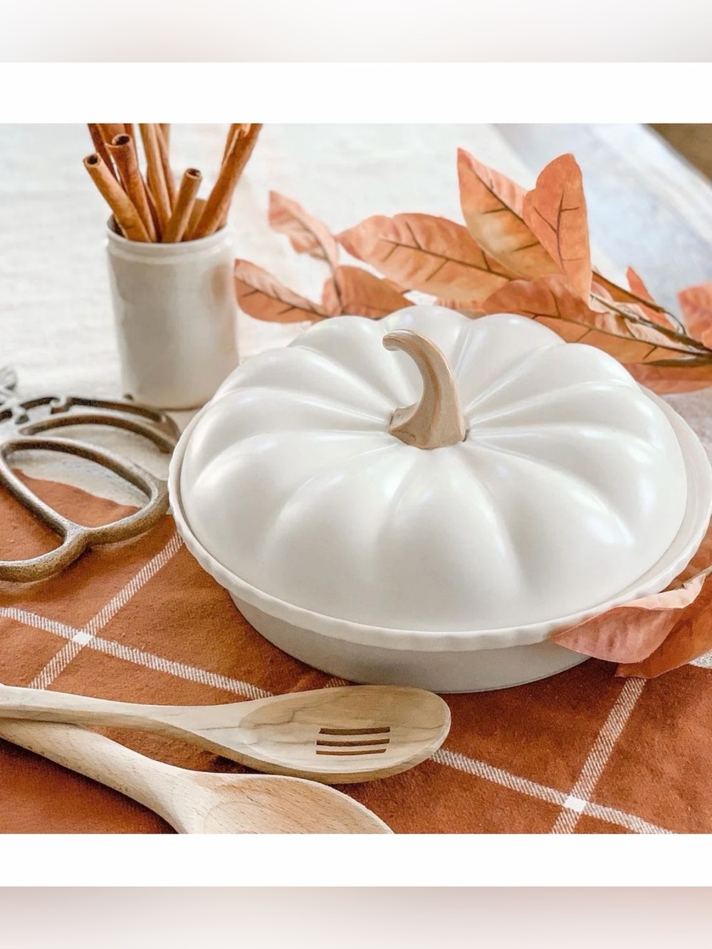 Decor Steals NIB White Pumpkin Pie Ceramic Dish Tan Stem Autumn Fall Thanksgivin